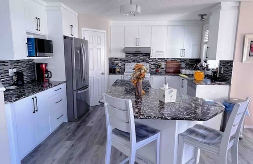 Arbour Lake Villa | Cozy 1 bedroom in large house Calgary-UC,LRT, SAIT