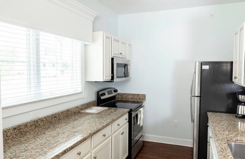 Lackey Resort | Cozy 1-bedroom resort in charming Williamsburg with I/O Pools, AC, fitness room