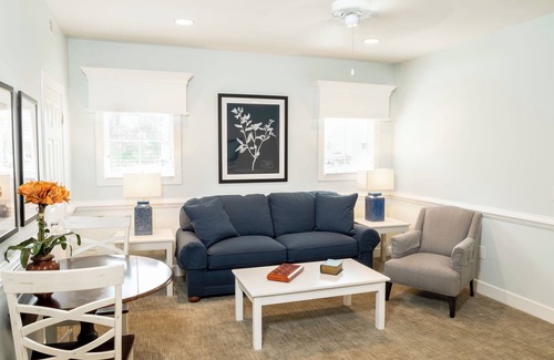 Lackey Resort | Cozy 1-bedroom resort in charming Williamsburg with I/O Pools, AC, fitness room