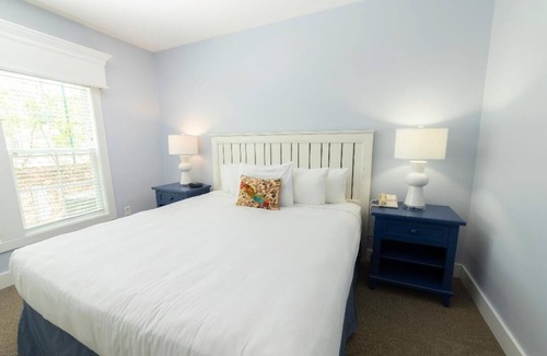 Lackey Resort | Cozy 1-bedroom resort in charming Williamsburg with I/O Pools, AC, fitness room