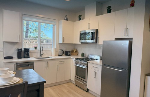 Langford Apartment | Cozy 1 Bedroom Retreat for City & Nature Adventures