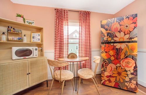 Waterford Apartment | Cozy 1-Bedroom Retro Apartment in Waterford