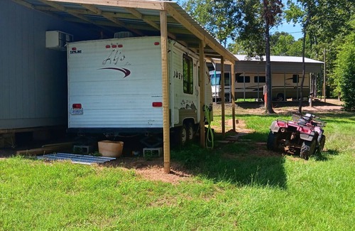 Negreet House | Cozy 1-bedroom RV near Toledo Bend, LA.
