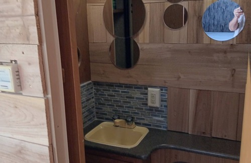 Negreet House | Cozy 1-bedroom RV near Toledo Bend, LA.