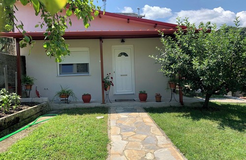 Platamonas Apartment | Cozy 1-bedroom Studio in charming Πλαταμώνας with WiFi, AC