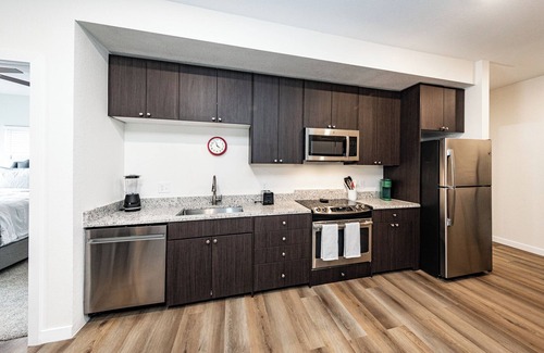 Mountain Shadows Apartment | Cozy 1-bedroom apartment with AC, WiFi in welcoming west Colorado Springs