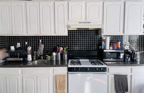 Lower East Side Apartment | Cozy 1-bedroom with AC and WiFi in trendy LES in downtown New York