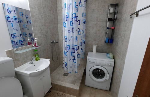 Sector 2 Apartment | Cozy 1 BR apartment with free street parking