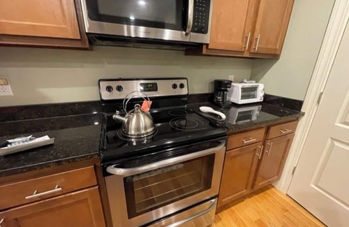 Albany Apartment | Cozy 1-BR apt in residential building nr Washington Park w AC and wifi