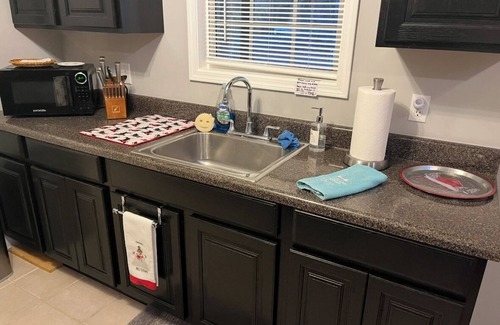 Lancaster House | Cozy 1 BR + Loft + 1 Bath. Conveniently located between CLT & Columbia. Secluded