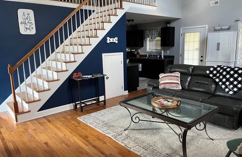 Lancaster House | Cozy 1 BR + Loft + 1 Bath. Conveniently located between CLT & Columbia. Secluded