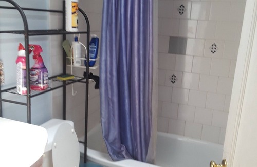 Berwyn Apartment | Cozy 1 BR, Walk to Univ of MD, walk to Metro DC access, walk to shops n restaura