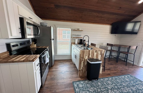 Cullman Cabin | Cozy 102 Cabin 1 bdrm on Smith Lake Located beside Smith Lake Park Boat Ramp