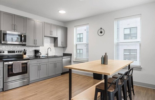 East Walnut HIlls Apartment | Cozy 10BR/BA combined Apartment Near DT Cincinnati