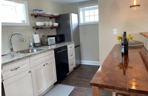 Broadway Cottage | Cozy 1830 Summer Kitchen