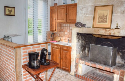 Cheille Cottage | Cozy 19th-Century Cottage with Riverside Terrace, Near Azay-le-Rideau, Modern Amenities Included