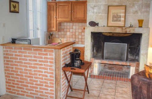 Cheille Cottage | Cozy 19th-Century Cottage with Riverside Terrace, Near Azay-le-Rideau, Modern Amenities Included