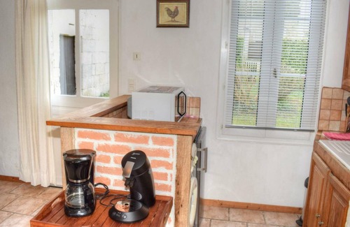 Cheille Cottage | Cozy 19th-Century Cottage with Riverside Terrace, Near Azay-le-Rideau, Modern Amenities Included