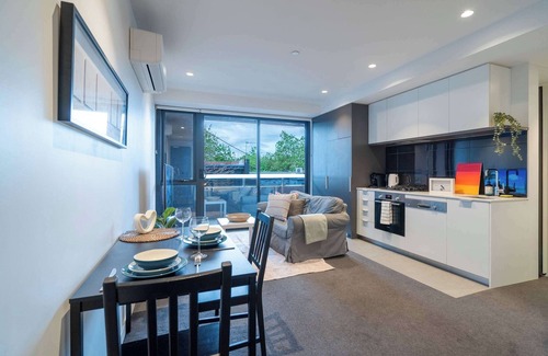 Hawthorn Apartment | Cozy 1B Hawthorn Apt Near Auburn Station