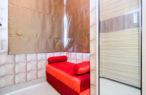 Cikarang Apartment | Cozy 1BR Apartment with Workspace at Mustika Golf Residence By Travelio