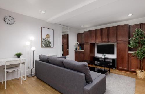 Coquitlam House | Cozy 1br Bsmt Escape Large Free Parking