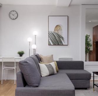 Coquitlam House | Cozy 1br Bsmt Escape Large Free Parking