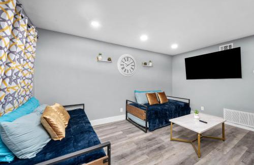 Houston Heights Apartment | Cozy 1BR King Bed with Pool and Free Park