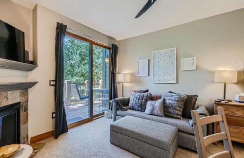 The Highlands House | Cozy 1BR Near Trails with Shuttle to Slopes and Town