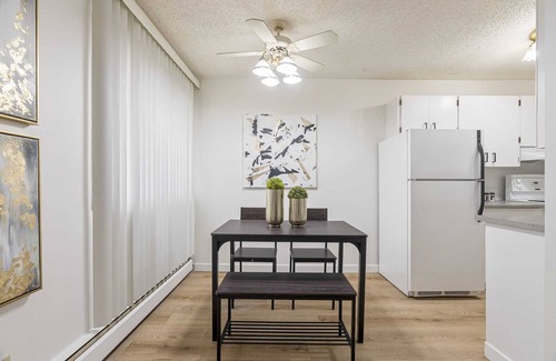 Fort McMurray Apartment | COZY 1BR | Top Floor w/ Balcony | Newly Renovated