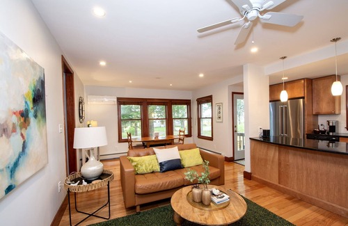 Minot Cottage | Cozy 2/1 in a serene, park-like setting, near Minot Beach & coastal marshes