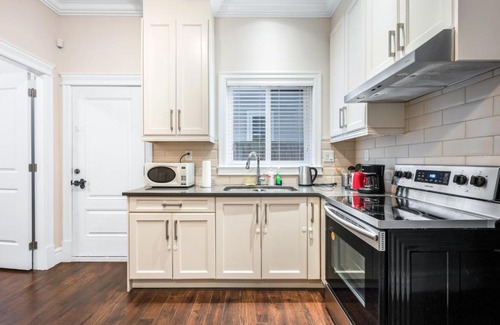 Steveston House | Cozy 2-BD Suite in Richmond Private Entrance