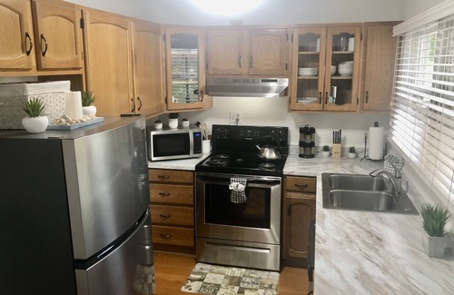 Abingdon House | Cozy 2 Bed 2 Bath 2 cot minute from Va Creeper Trail Bristol Speedway Hard Rock