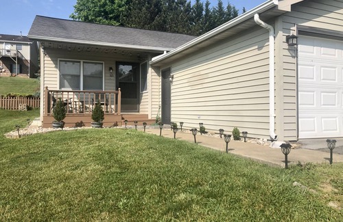 Abingdon House | Cozy 2 Bed 2 Bath 2 cot minute from Va Creeper Trail Bristol Speedway Hard Rock