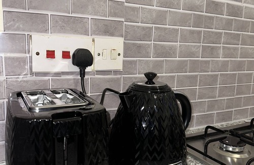 Mayfield House | Cozy 2 bed home in Ilford- Groups Welcome!