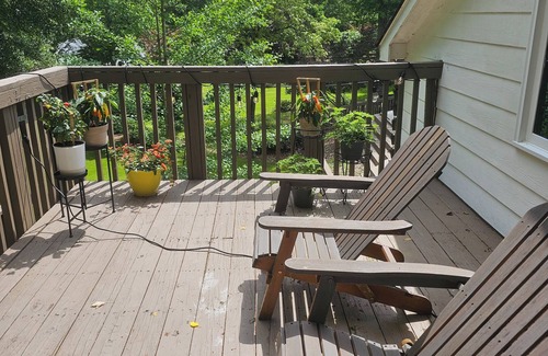 Snellville House | Cozy 2 Bedroom 2 Bath Guest House on the Lake - BBQ in the Park-Like Setting