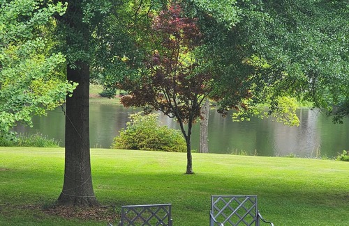 Snellville House | Cozy 2 Bedroom 2 Bath Guest House on the Lake - BBQ in the Park-Like Setting