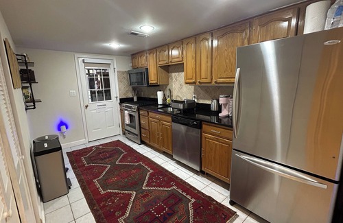 Columbia Heights Apartment | Cozy 2-bedroom 2-bath apartment in central Washington DC with WiFi, AC