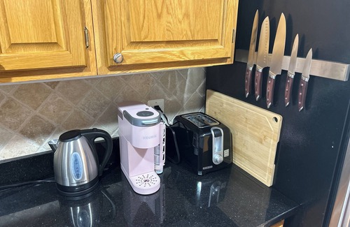 Columbia Heights Apartment | Cozy 2-bedroom 2-bath apartment in central Washington DC with WiFi, AC