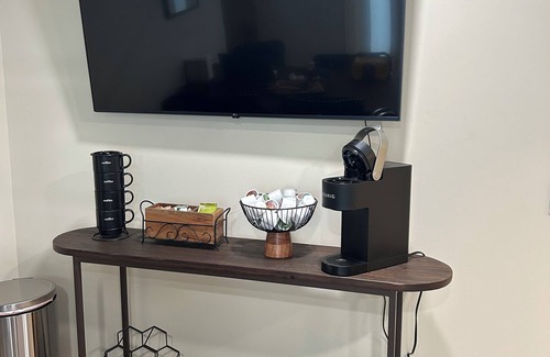 East Dundee Apartment | Cozy 2-bedroom apartment situated in the heart of quaint East Dundee