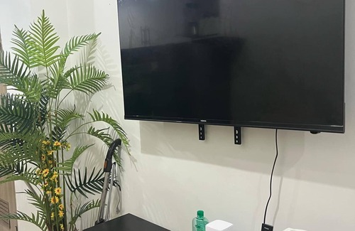 San Dionisio Apartment | Cozy 2-bedroom apartment in lovely Parañaque with AC, WiFi and Neflex