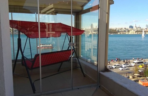 Uskudar Apartment | Cozy 2-bedroom apartment with Stunning Sea Views in enchanting Üsküdar, İstanbul