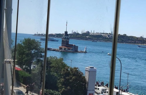 Uskudar Apartment | Cozy 2-bedroom apartment with Stunning Sea Views in enchanting Üsküdar, İstanbul