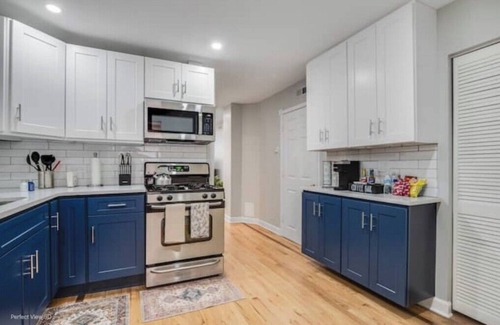Avondale Apartment | Cozy 2-bedroom apartment in awesome Chicago with Free Parking