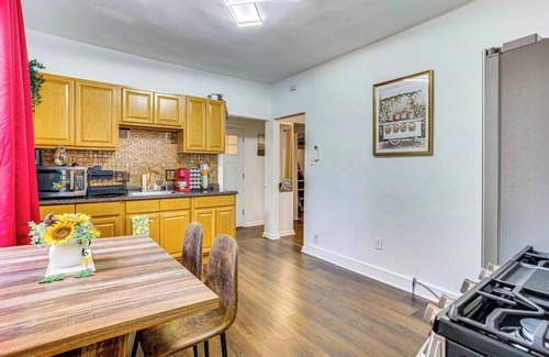 Lodi Apartment | Cozy 2-bedroom apartment in charming Lodi with AC ,washer and dryer 85 inch TV !