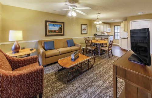 South Lee Apartment | Cozy 2-bedroom apartment with WiFi, fitness room in enjoyable Lee