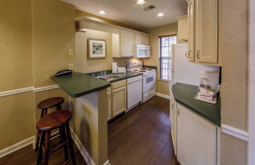 South Lee Apartment | Cozy 2-bedroom apartment with WiFi, fitness room in enjoyable Lee
