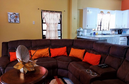 Arouca Apartment | Cozy 2 Bedroom Apt near Airport, Malls, Golfing, Mountains