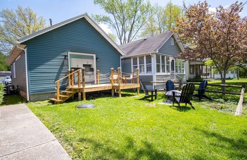 Millersport Cottage | Cozy 2 Bedroom Buckeye Lake with Lakeview