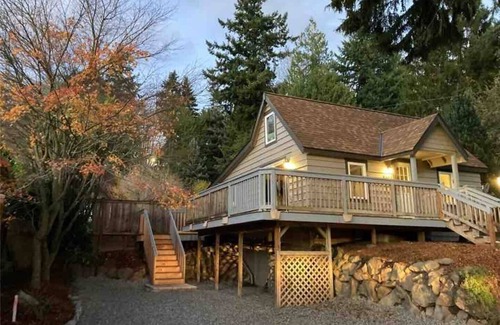 Tukwila House | Cozy 2 bedroom bungalow house in Tukwila close to airport, minutes from Seattle!