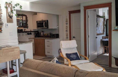 Campbell River Apartment | Cozy 2-bedroom, coastal inspired, suite with AC in beautiful Campbell River